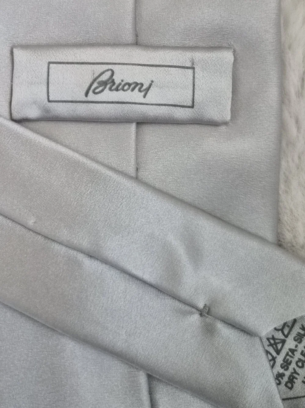 Luxury Brioni Italy 100% Silk Silver Gray Designer Necktie Mens Classic Elegant